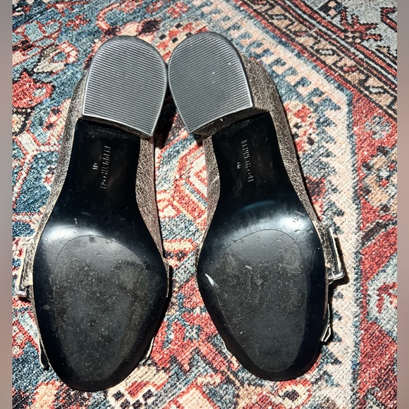 Kenneth Cole gold heels. Size 6 - Picture 3 of 4